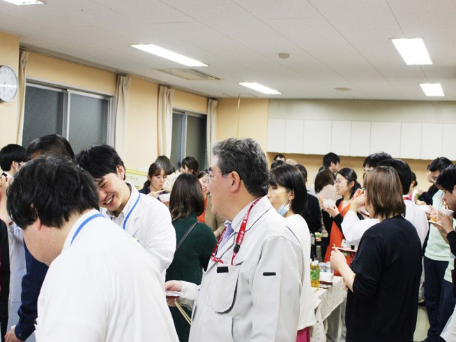 毎月１回は誰でも参加できるビュッフェタイプのお食事会開催
