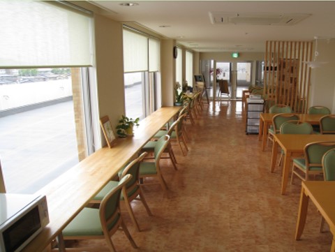 見晴らしの良い職員食堂